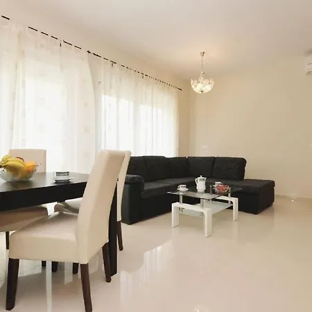 With A Parking Space - 12203 شقة